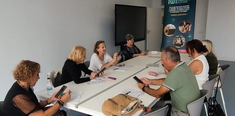 Formación en nuevas tecnologías para mayores en municipios aragoneses