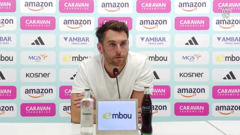 Ibai Gómez durante una rueda de prensa del Real Zaragoza.