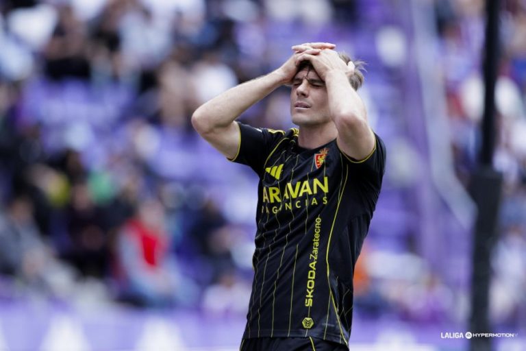El Real Zaragoza vuelve a perder y solo queda creer en el milagro (2-0)