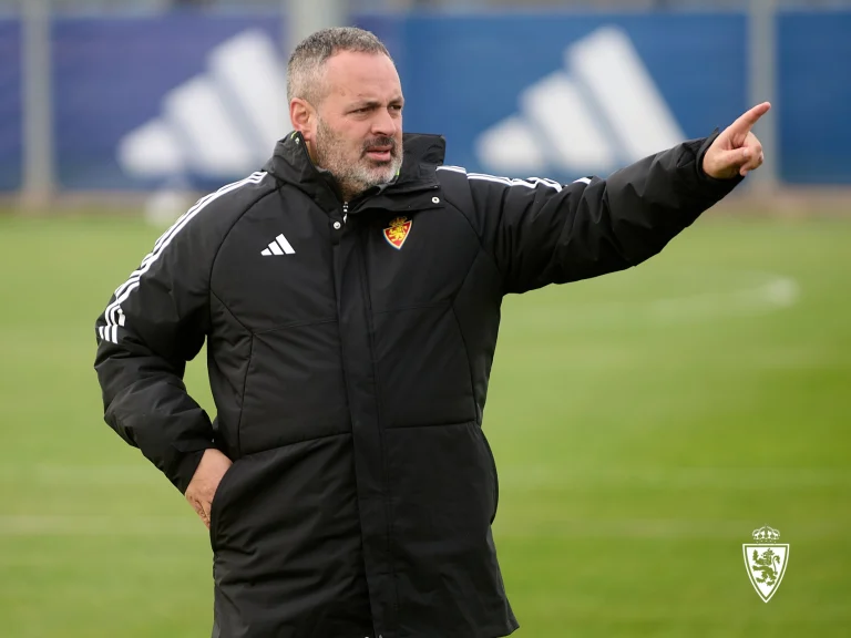 El Real Zaragoza tira de David Navarro como solución inmediata mientras se complica la opción JIM