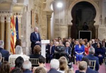 Azcón destaca el crecimiento económico y reclama más infraestructuras en el Día de Aragón