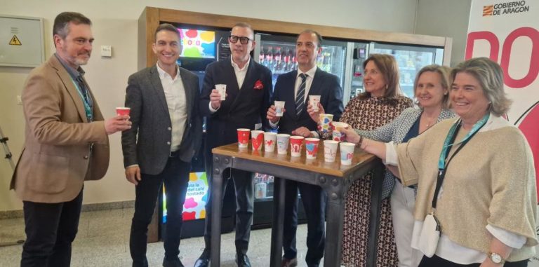 Mensajes en los vasos de vending de hospitales aragoneses animan a donar sangre