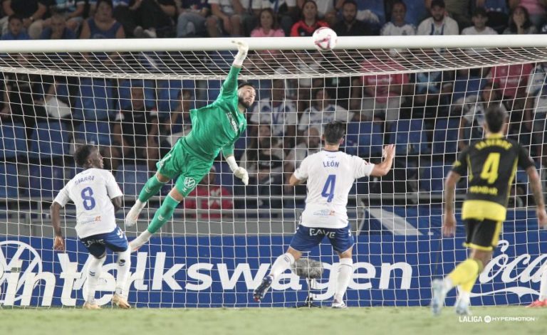 Los niños salvan al Real Zaragoza de la catástrofe con remontada en el Heliodoro (2-3)