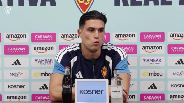 Edu Espiau durante una rueda de prensa del Real Zaragoza.