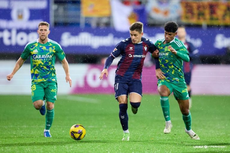 El Real Zaragoza pierde en Ipurúa y suma seis partidos sin ganar (2-1)