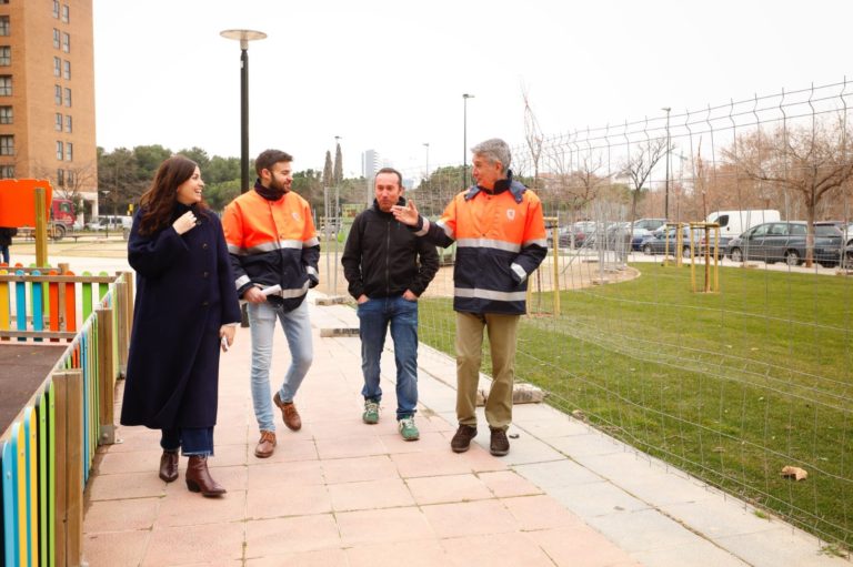 La plaza Emilio Alfaro en la Almozara, cerca de finalizar su renovación