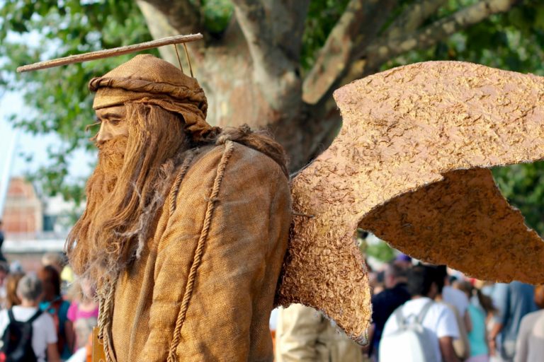 Zaragoza lanza un concurso de esculturas vivientes para las Fiestas del Pilar