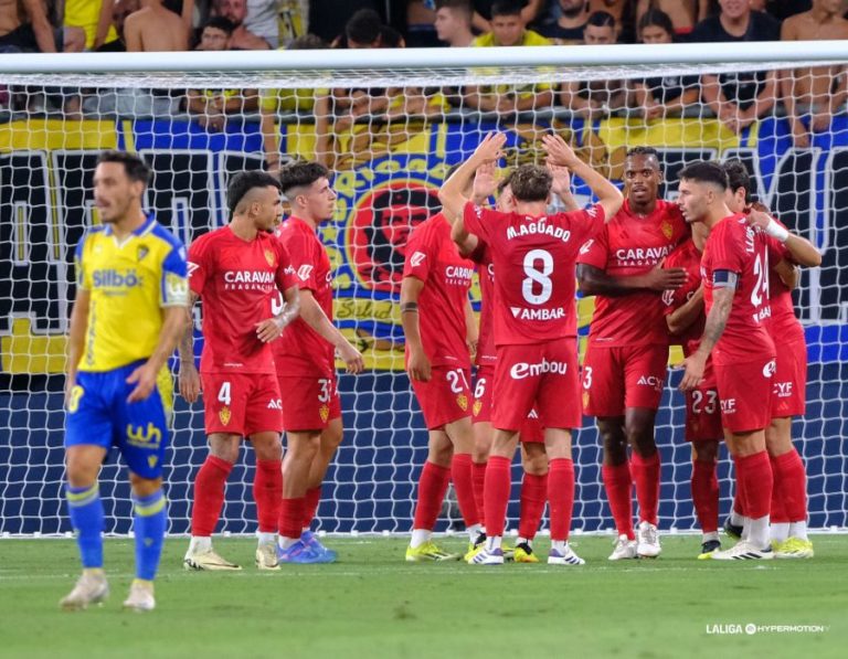 El Real Zaragoza se da un festín en el Nuevo Mirandilla ante el Cádiz (0-4)