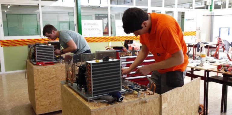 Educación destina más de 360.000 euros para potenciar la Formación Profesional
