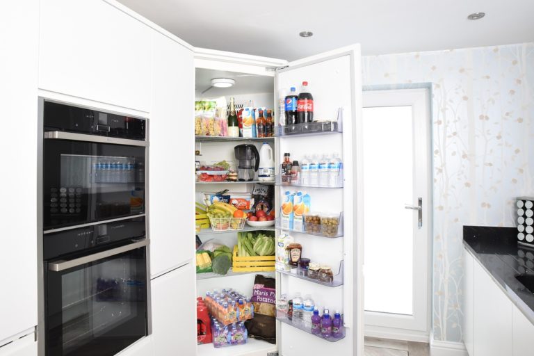 Alimentos que no debes guardar en la nevera y la mejor forma de conservarlos