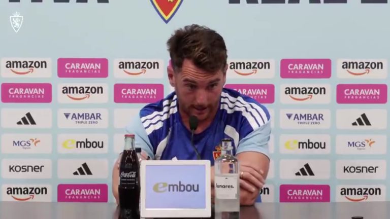 Fotograma de la rueda de prensa sobre el cambio de sistema del Zaragoza ante el Cartagena