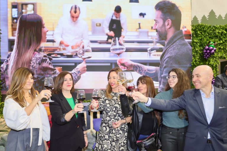 Zaragoza se presenta como la Capital Mundial de la Garnacha en FITUR 2025 y apuesta por el enoturismo