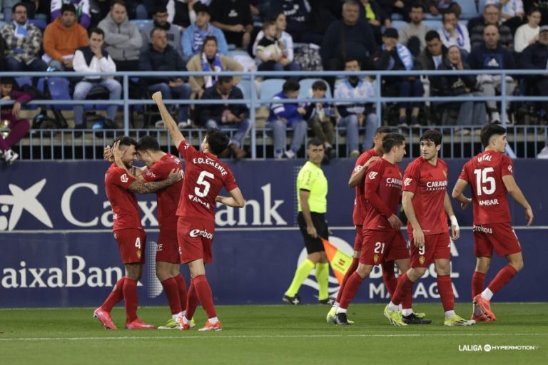 El Real Zaragoza consigue su primera victoria del 2025 frente al Málaga (1-2)