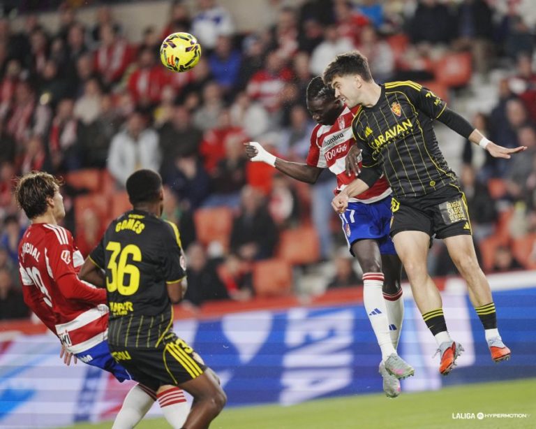 El Real Zaragoza cada vez más lejos de la salvación tras caer contra el Granada (3-1)