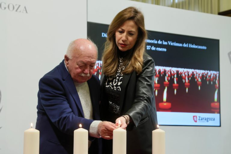 Zaragoza honra a las víctimas del Holocausto en el 80 aniversario de la liberación de Auschwitz