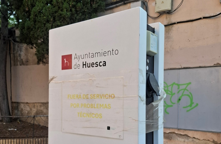Huesca afronta las fiestas de San Lorenzo con su red de recarga eléctrica inoperativa