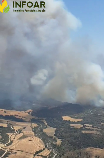 El incendio de Orés obliga a evacuar Uncastillo y supera provisionalmente las 4.500 hectáreas