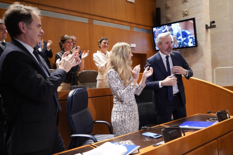 Azcón es investido presidente de Aragón y arranca una nueva legislatura con el apoyo de Vox