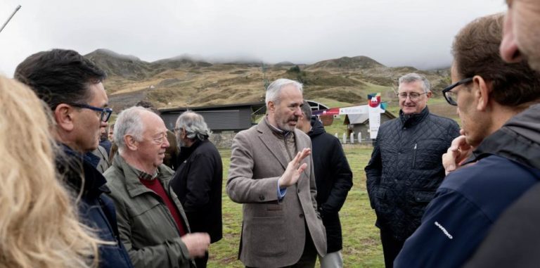 Azcón advierte que Aragón recurrirá el impuesto a las energéticas si perjudica a la comunidad