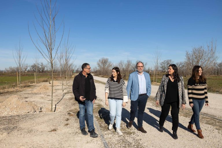 El Bosque de los Zaragozanos convierte el camino de La Cartuja Baja al Ebro en un paseo arbolado