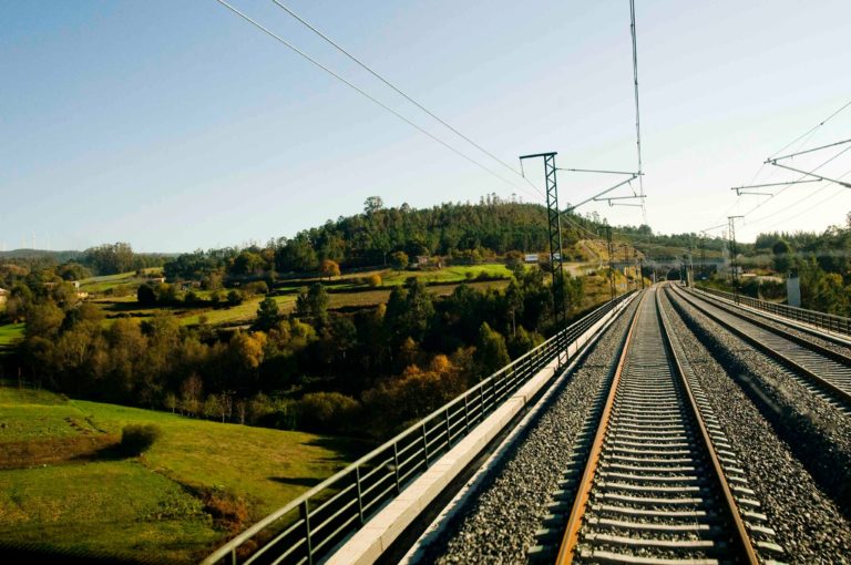 El Ministerio de Transportes adjudica obras por 119,6 millones para electrificación de la línea Sagunto-Teruel-Zaragoza