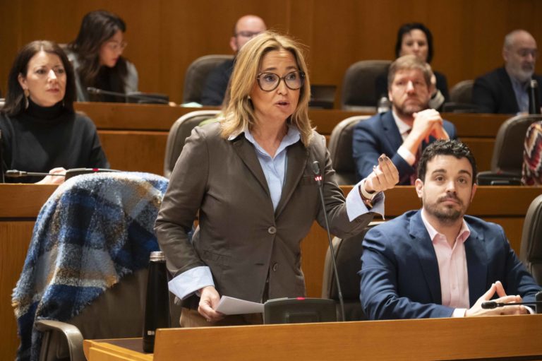 El PSOE pide a Azcón que cese al consejero de Sanidad