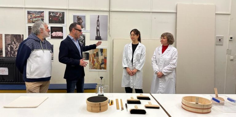 El Museo de Zaragoza utiliza técnicas japonesas para restaurar su colección de arte oriental