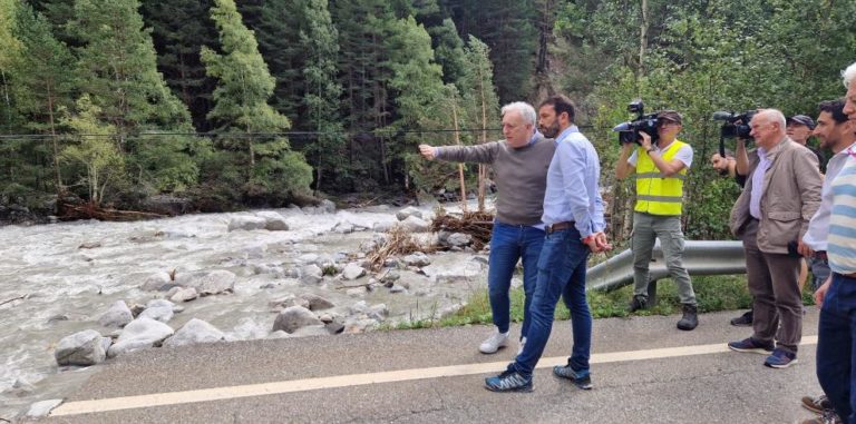 Octavio López visita las zonas afectadas por la Dana