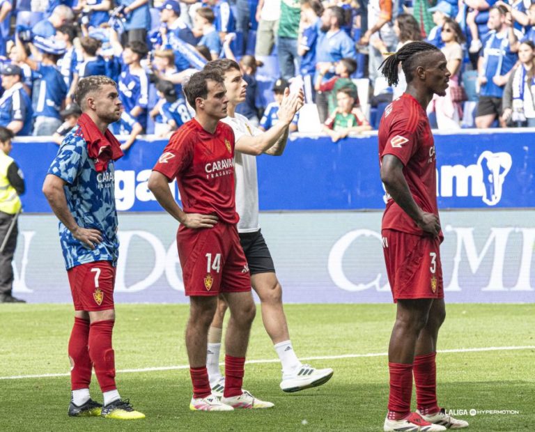 Otra bofetada cruel en el último suspiro: el Real Zaragoza cae en Oviedo (1-0)
