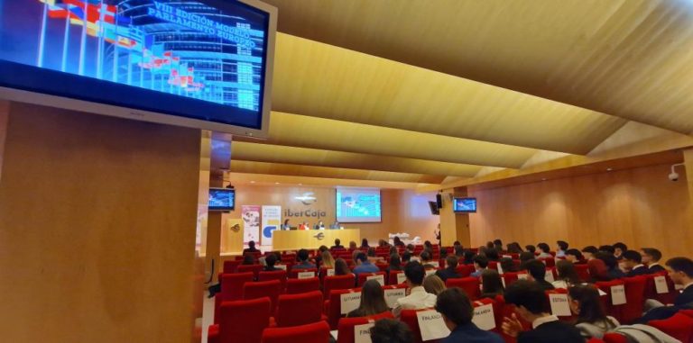 58 alumnos participan en la Asamblea del Modelo de Parlamento Europeo en Aragón