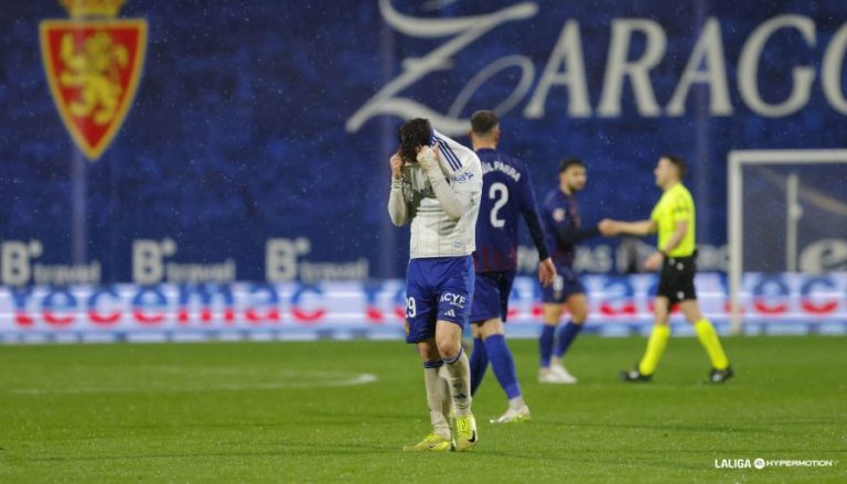 El Real Zaragoza pierde por goleada en casa ante un Eldense que marca la zona de descenso (2-4)
