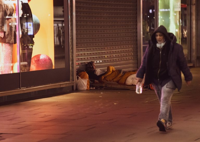 Zaragoza registra la tasa de personas sin hogar más baja de las grandes ciudades españolas