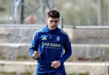 Guti vuelve a entrenar con el grupo, Insua y Larios al margen