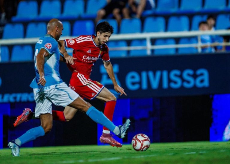 La solidez defensiva y la gestión del balón permiten al Zaragoza proteger su ventaja ante el Ibiza