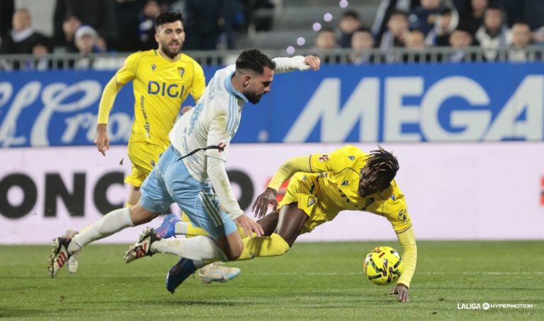 El Zaragoza rompe su racha de victorias en casa y cae frente al Cádiz (1-2)