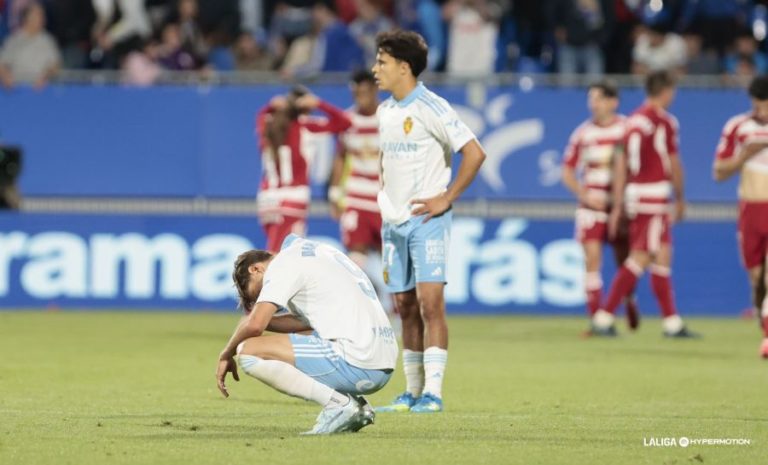 El Zaragoza cae en el descuento ante el Granada y se asoma aún más al abismo (0-1) El Zaragoza cae en el descuento ante el Granada y se asoma aún más al abismo (0-1)