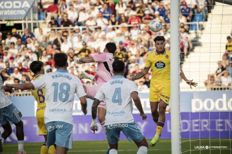 El Real Zaragoza empata frente al Real Valladolid en un partido muy interrumpido (1-1)