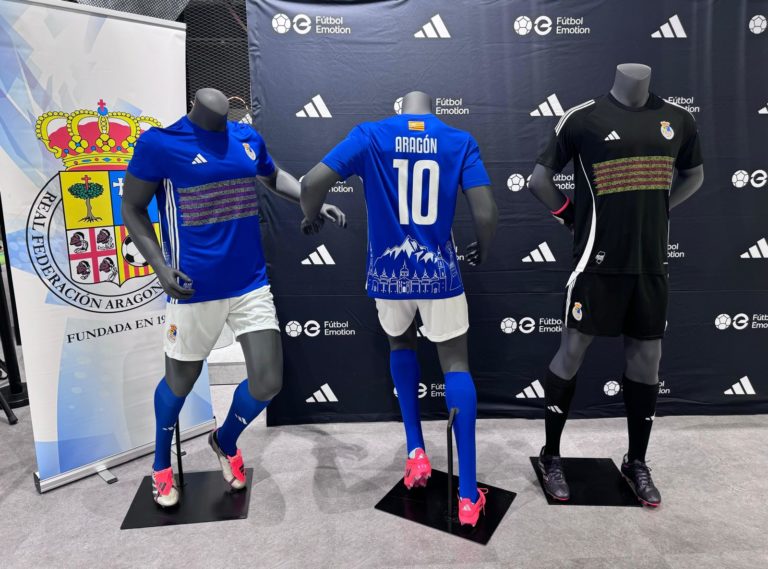 La Selección Aragonesa presenta la camiseta que lucirá en la Copa Regiones UEFA en Bulgaria