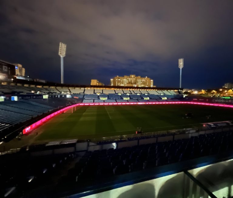 Partido con muchos goles pero sin fútbol