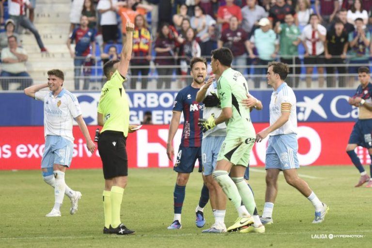 Del atentado futbolístico al bochorno total en El Alcoraz