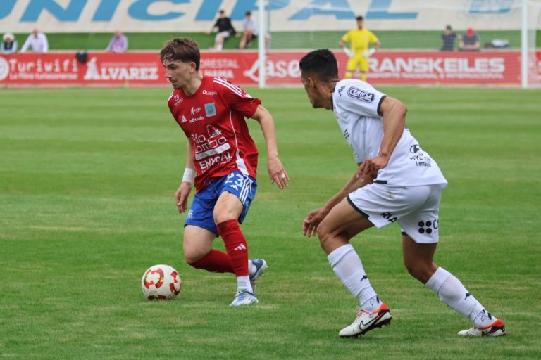 Luis Rivas da la victoria a la SD Tarazona ante la Cultural Leonesa (1-0)