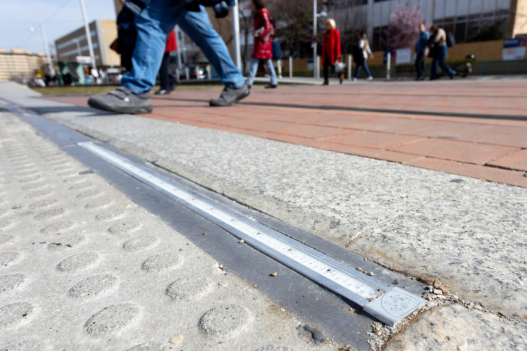 Se inician los trabajos para instalar balizas luminosas en la Avenida de San José