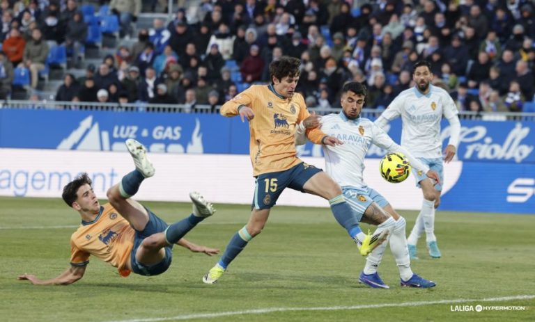 Tasende destaca la unión del Zaragoza y el empuje del modular tras la victoria ante el Racing