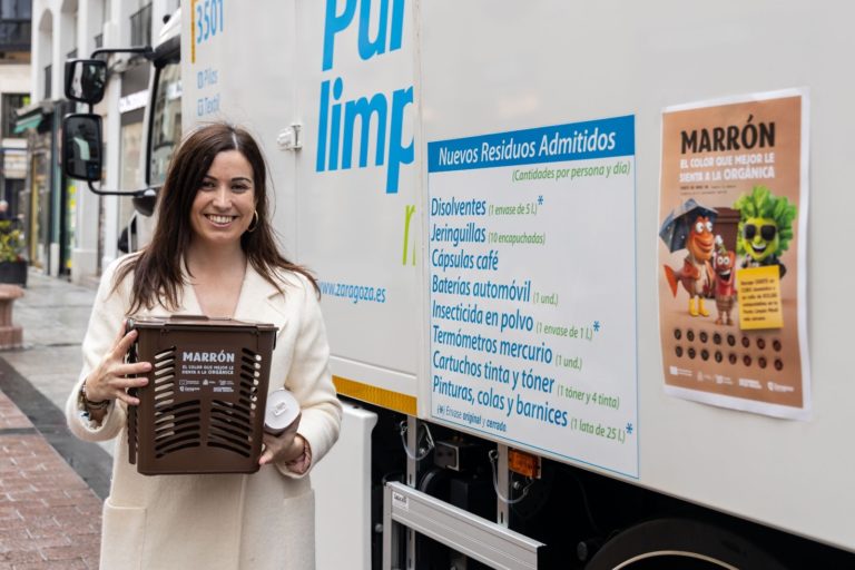 Zaragoza reparte 6.000 cubos y 7.600 rollos de bolsas compostables para fomentar el reciclaje