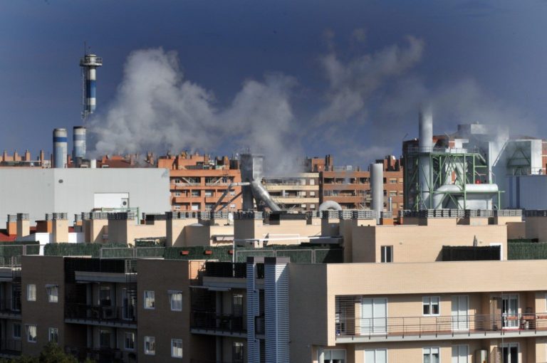 Los vecinos del Picarral exigen la salida de la fábrica Tereos por contaminación y molestias