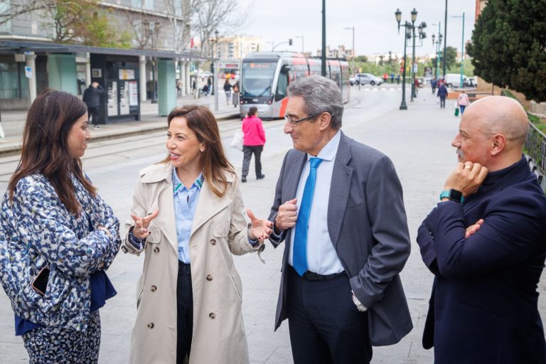 El Ayuntamiento amplía el horario del tranvía los fines de semana a petición de Vox