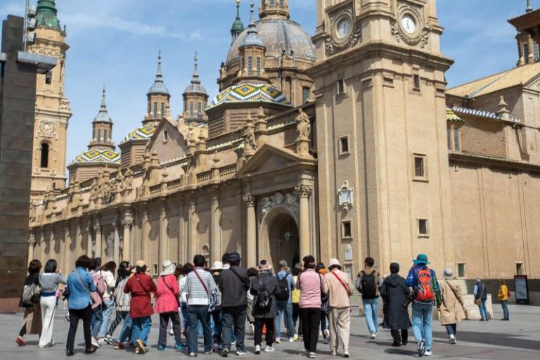 Zaragoza recibe 1,2 millones de turistas en 2024 y augura un año de récord