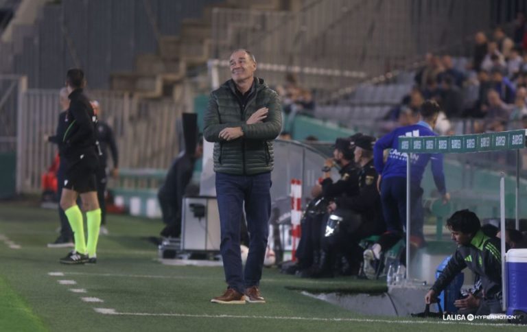 ¿Se le ha caído el equipo al entrenador del Real Zaragoza?