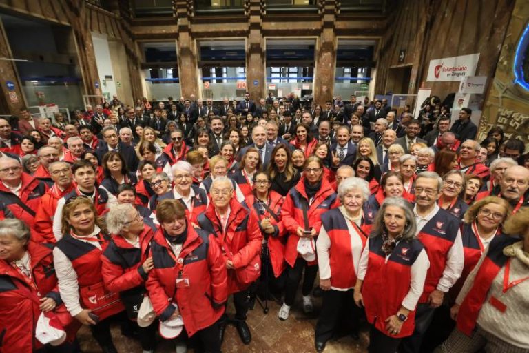 Zaragoza celebra San Valero homenajeando a los voluntarios de Zaragoza