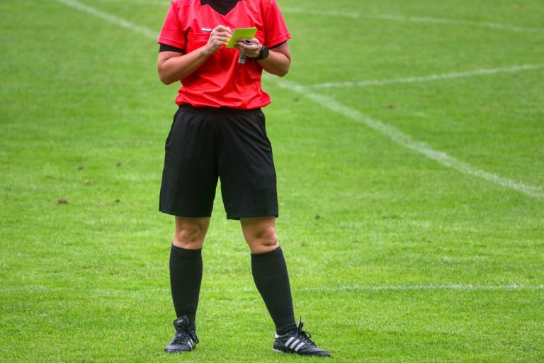 Riesgo de tarjetas rojas en el Real Zaragoza-Burgos CF